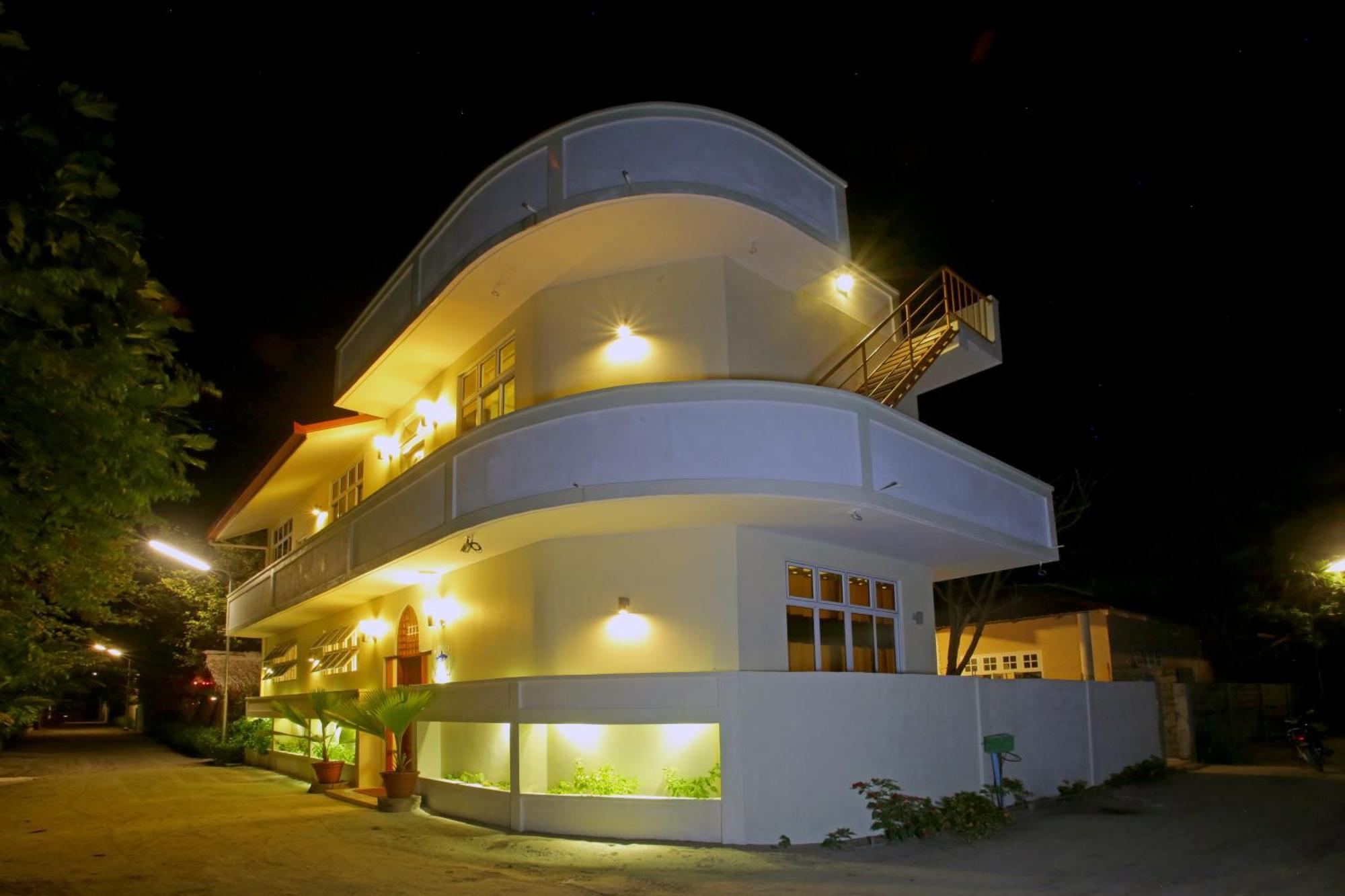 Hanifaru Transit Inn Dharavandhoo Exteriör bild