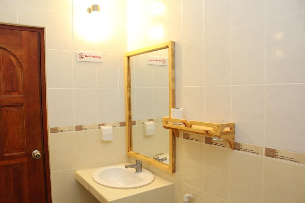 Hanifaru Transit Inn Dharavandhoo Exteriör bild